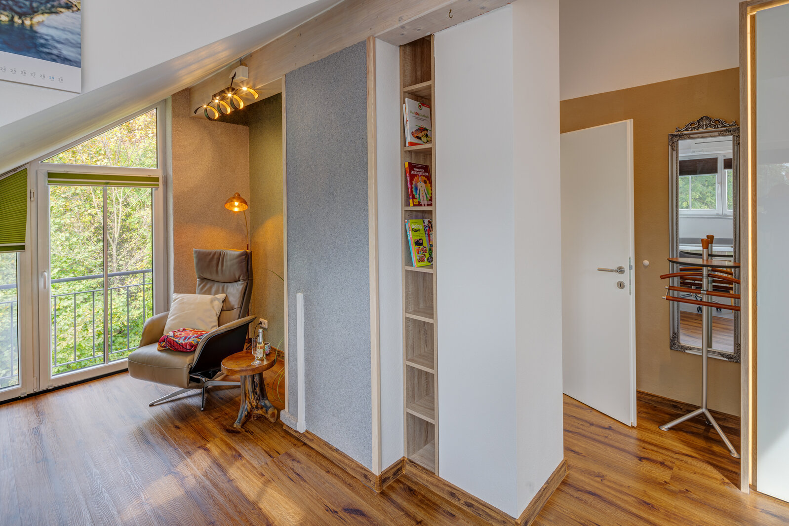 Beautiful attic apartment fro rent in quiet area - Photo 1