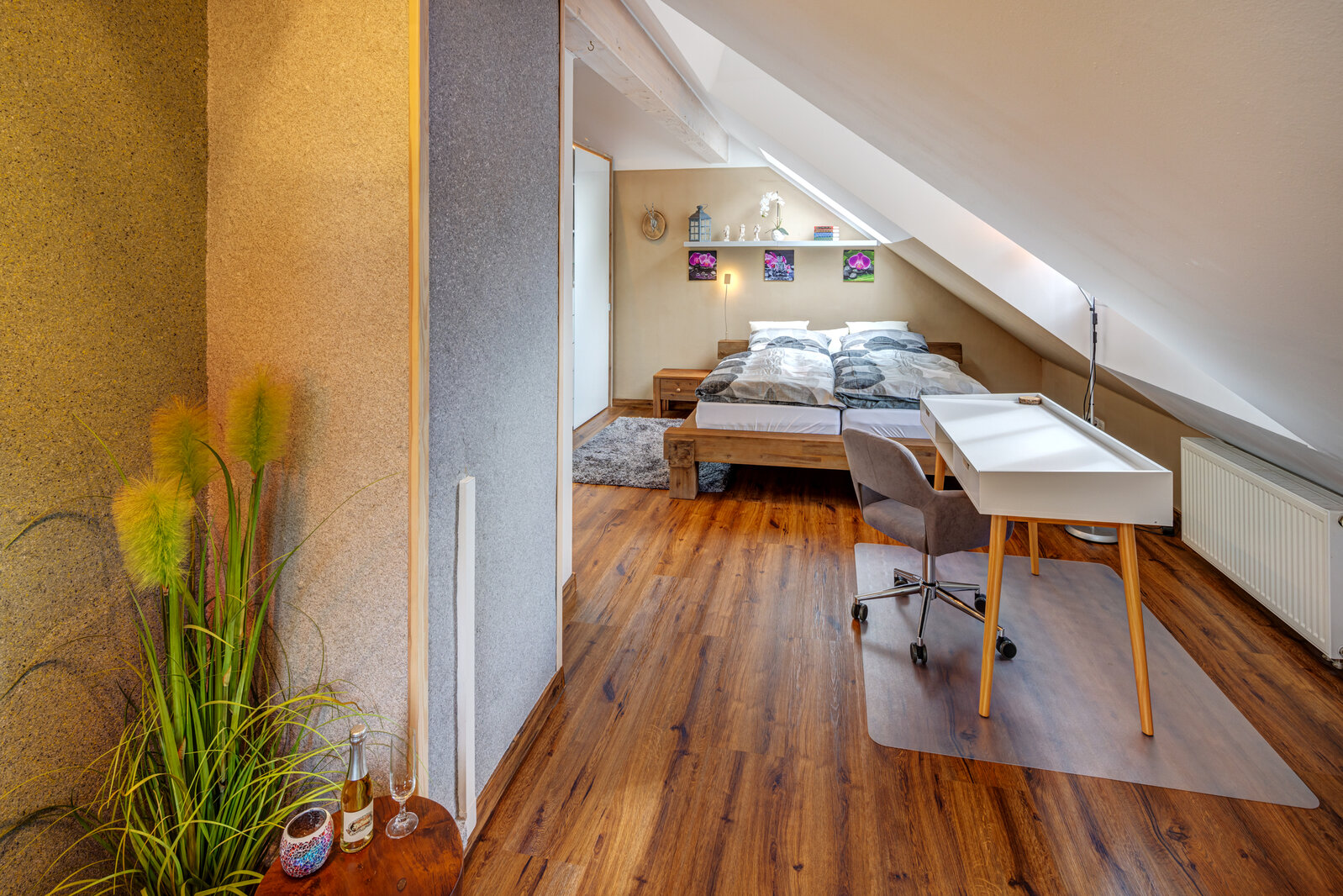 Beautiful attic apartment fro rent in quiet area - Photo 3