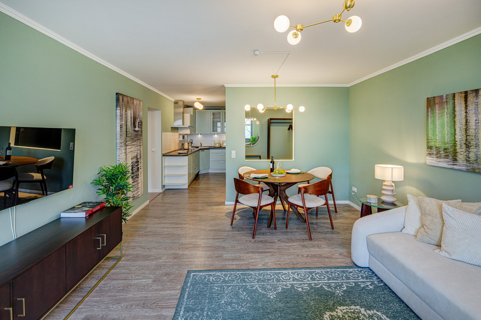 Furnished rental with balcony to the inner courtyard - Photo 2