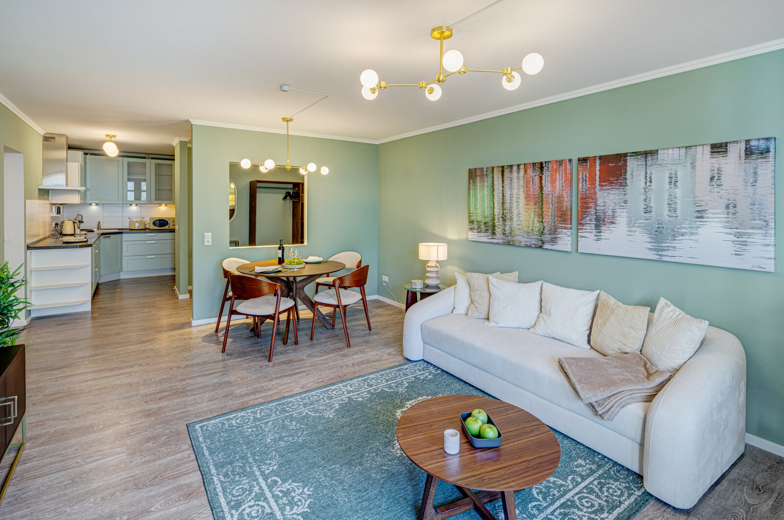 Furnished rental with balcony to the inner courtyard - Photo 1