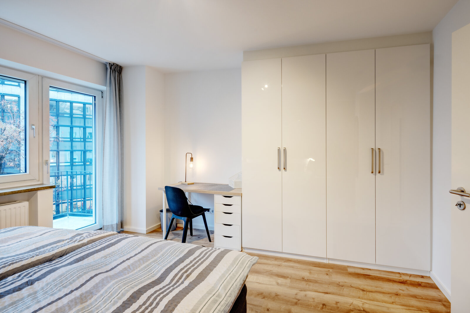 Modern apartment with two balconies in central location - Photo 3