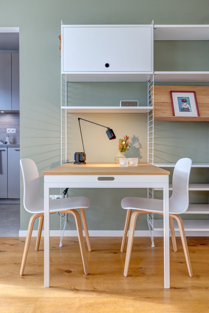 Light-flooded apartment with designer furniture - Photo 5