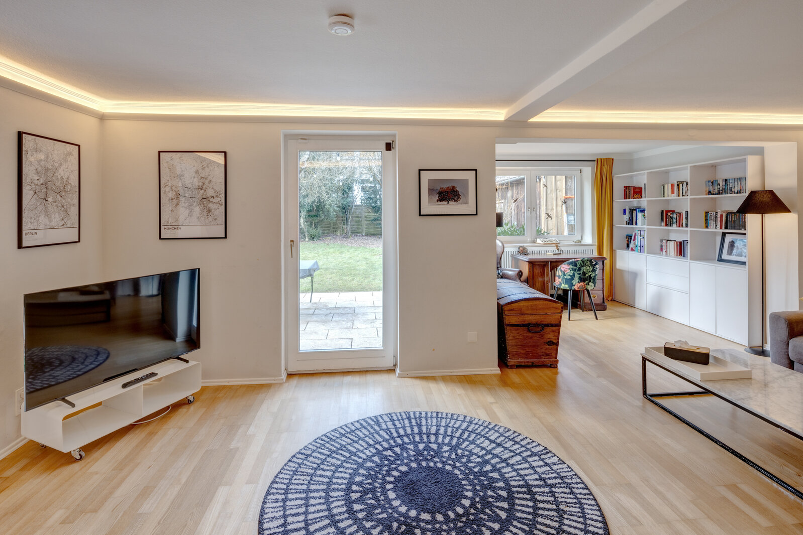 Family-friendly house with large garden for rent - Photo 1