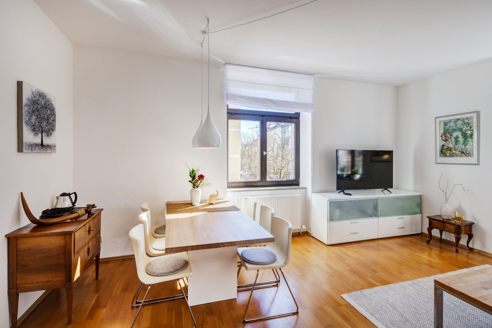 Light-flooded historic apartment in prime location for rent - Foto 4