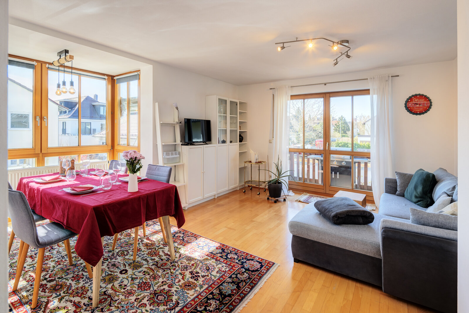 Bright 2-room apartment for rent with parking space - Photo 1