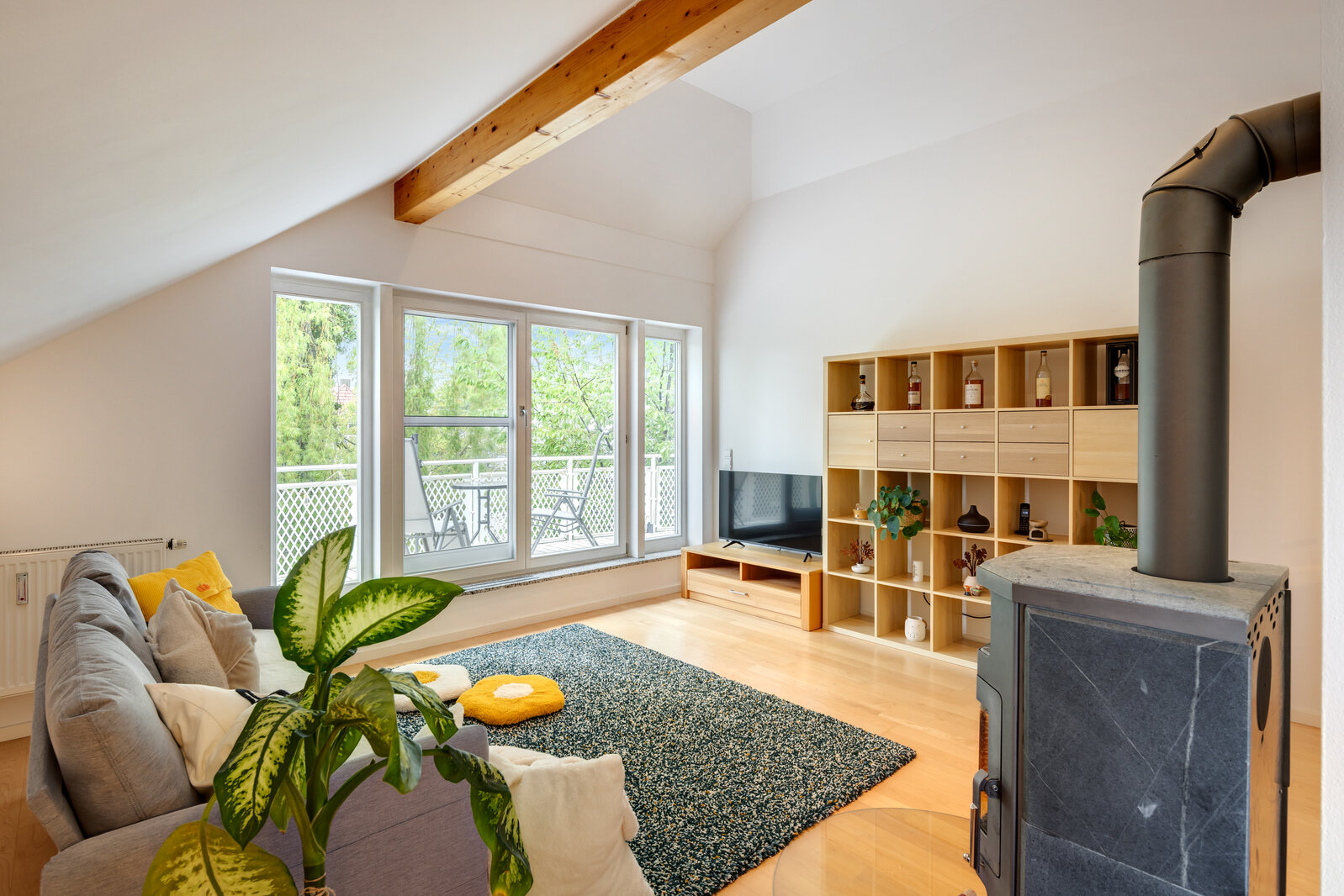Spacious 3-room attic apartment with three balconies - Foto 1
