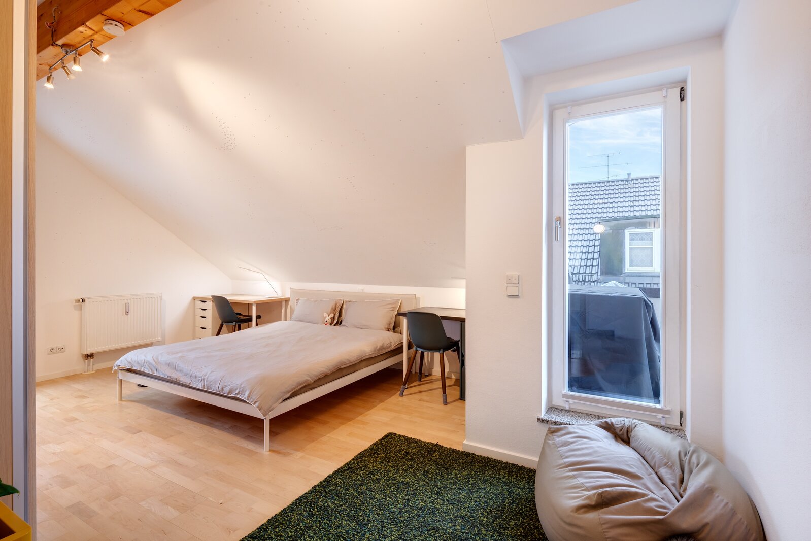 Spacious 3-room attic apartment with three balconies - Foto 3