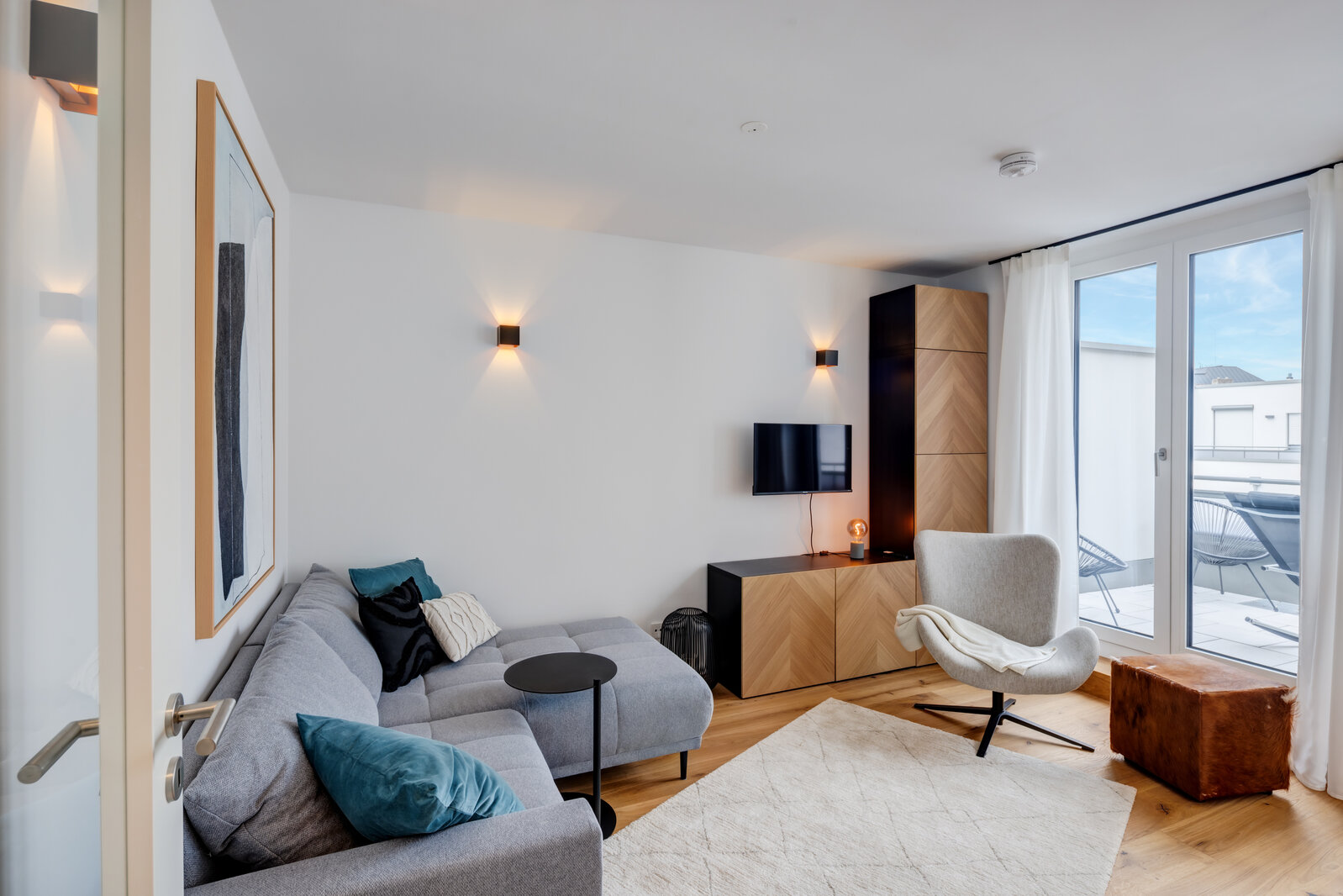 Nice roof-terrace apartment in new building for rent - Photo 2