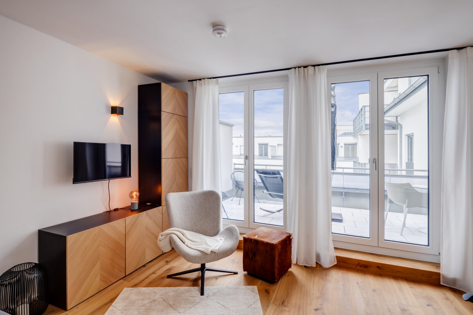 Nice roof-terrace apartment in new building for rent - Photo 1