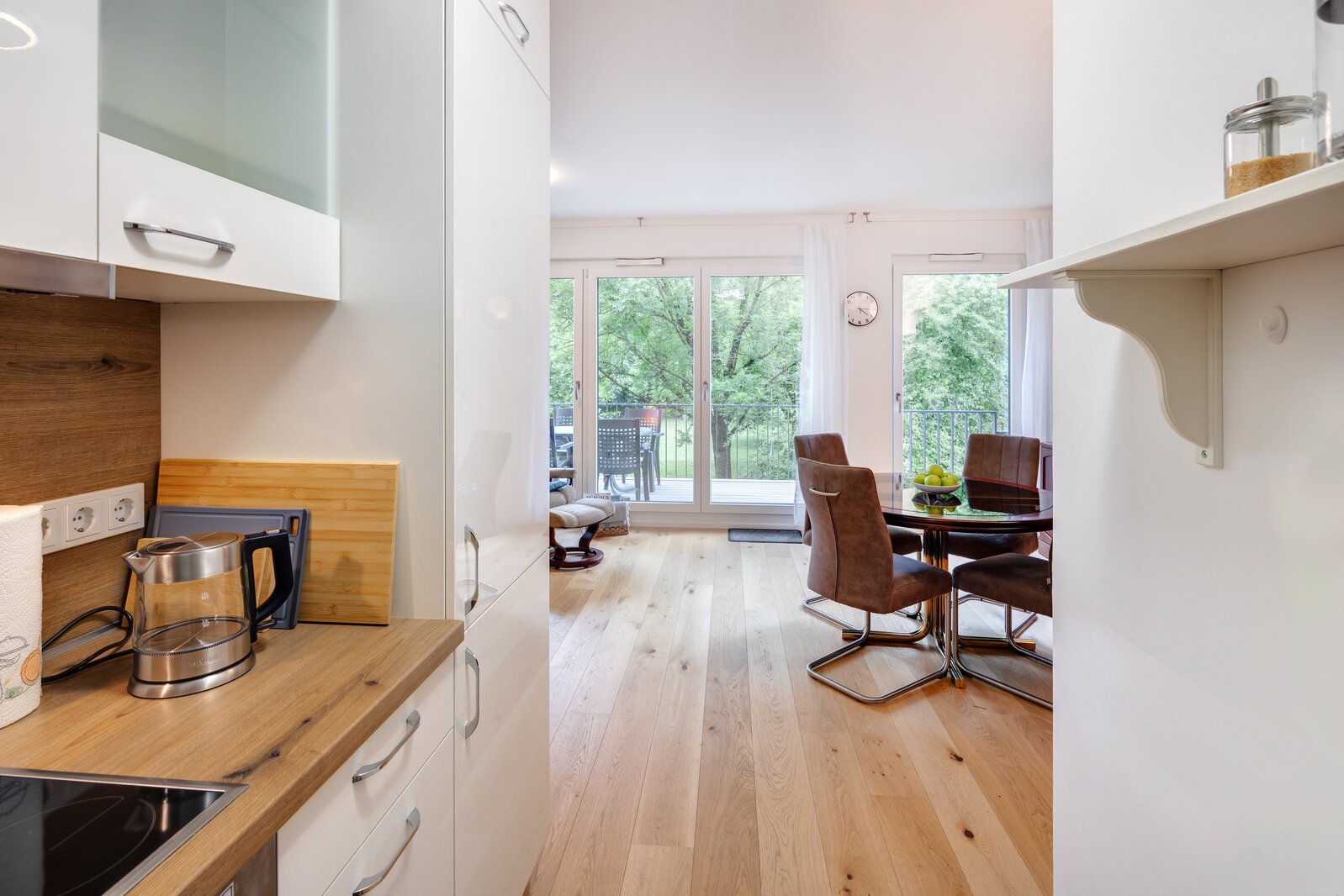 Quiet apartment with green space in front of the door - Photo 3