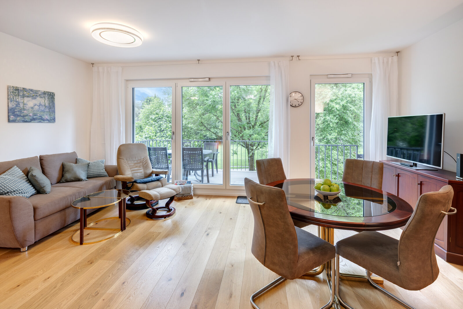 Quiet apartment with green space in front of the door - Photo 2