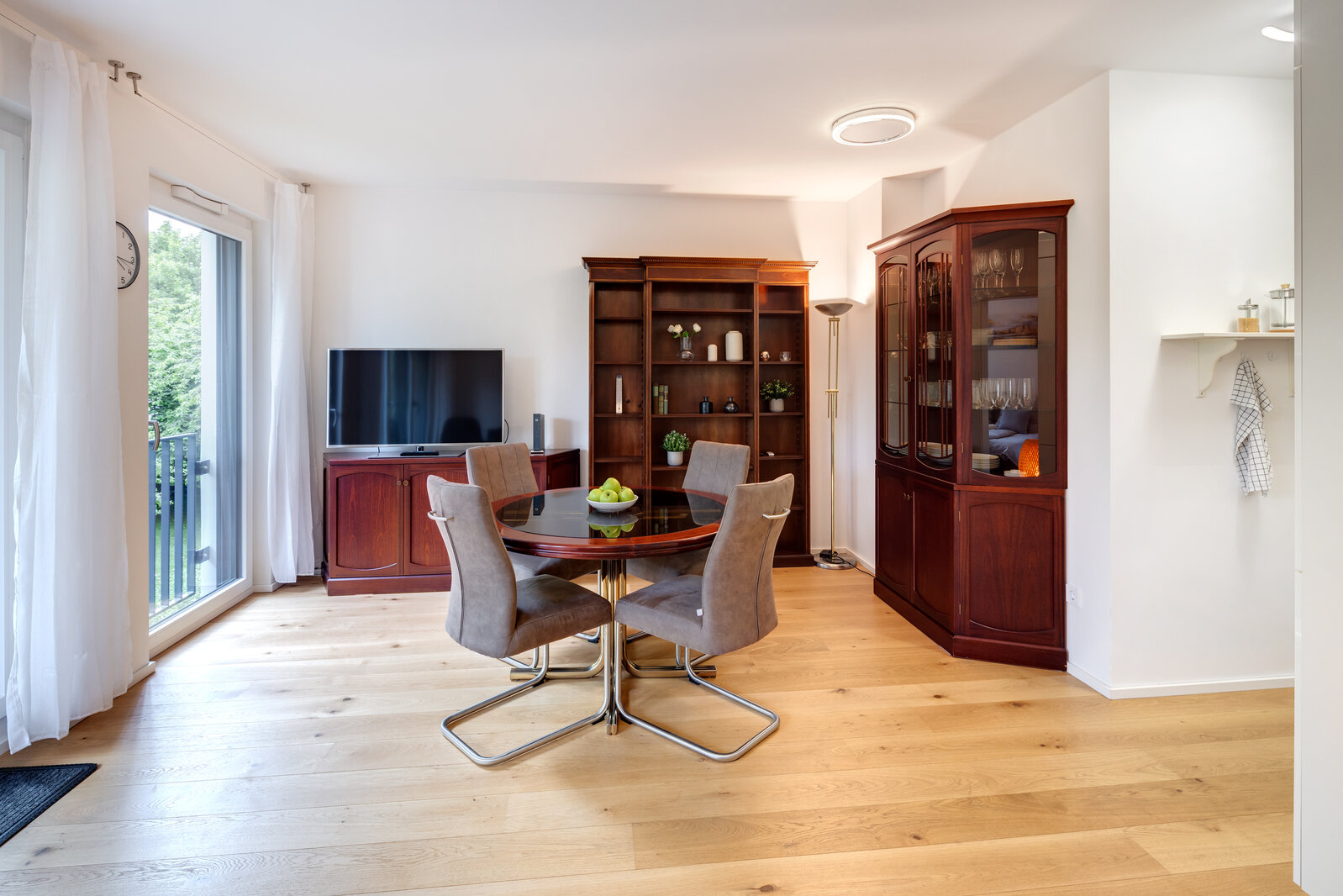 Quiet apartment with green space in front of the door - Photo 4