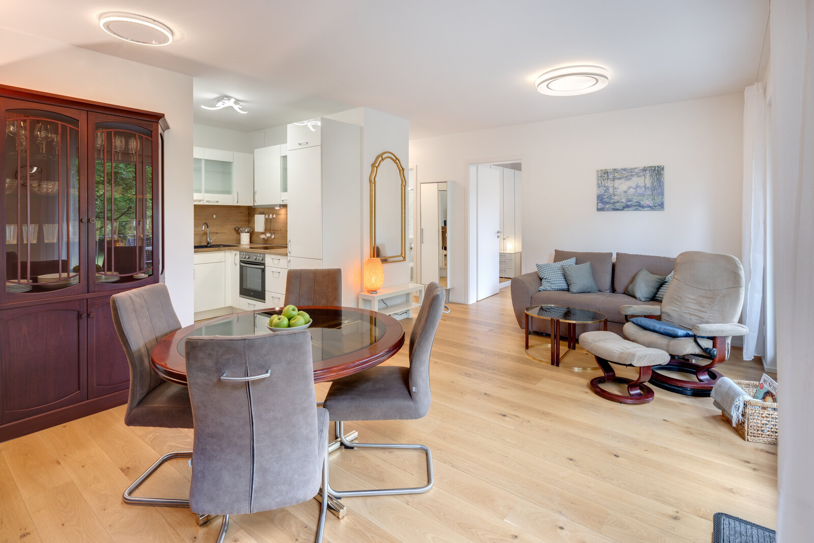 Quiet apartment with green space in front of the door - Photo 1
