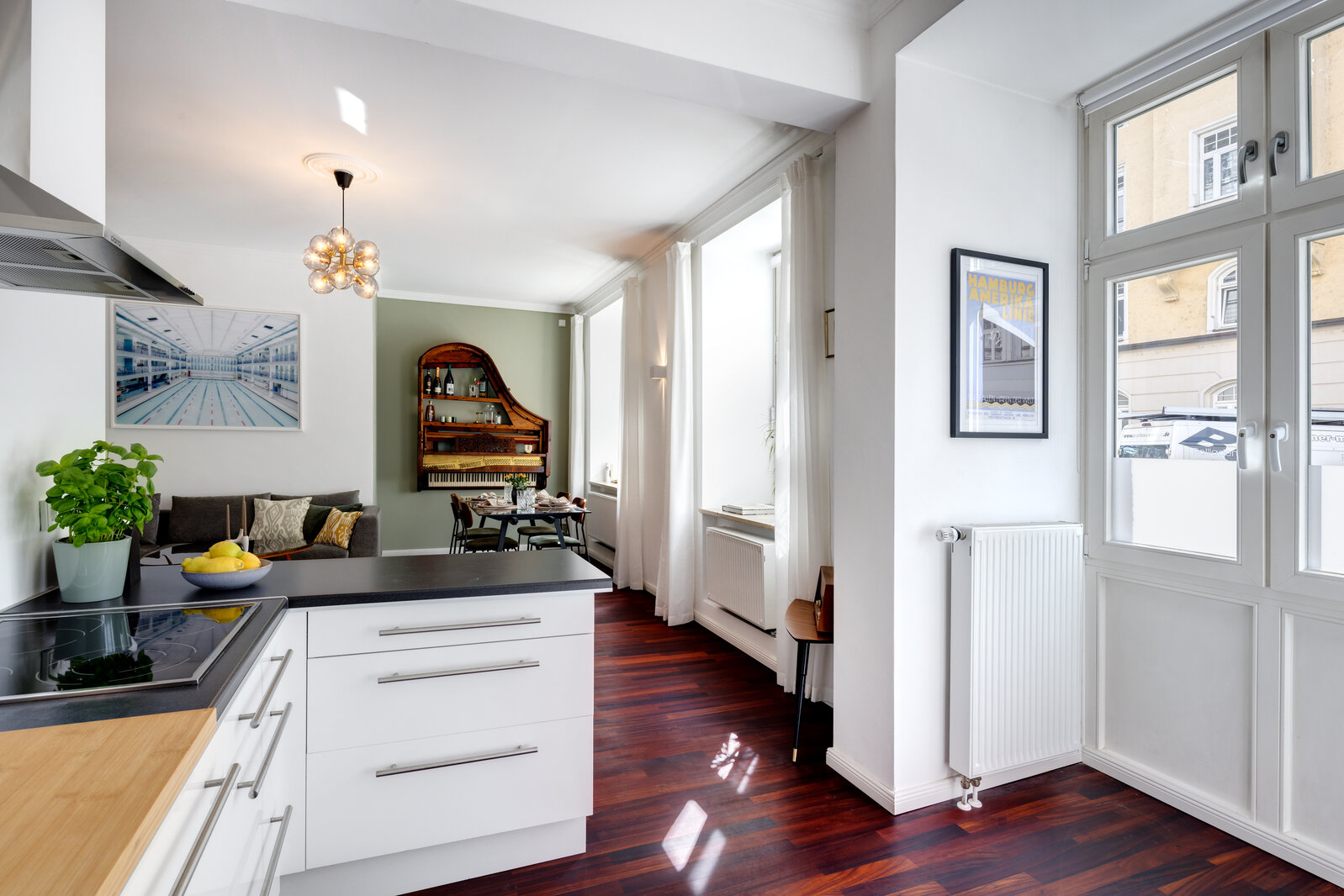 Elegant period apartment in sought-after location - Photo 1