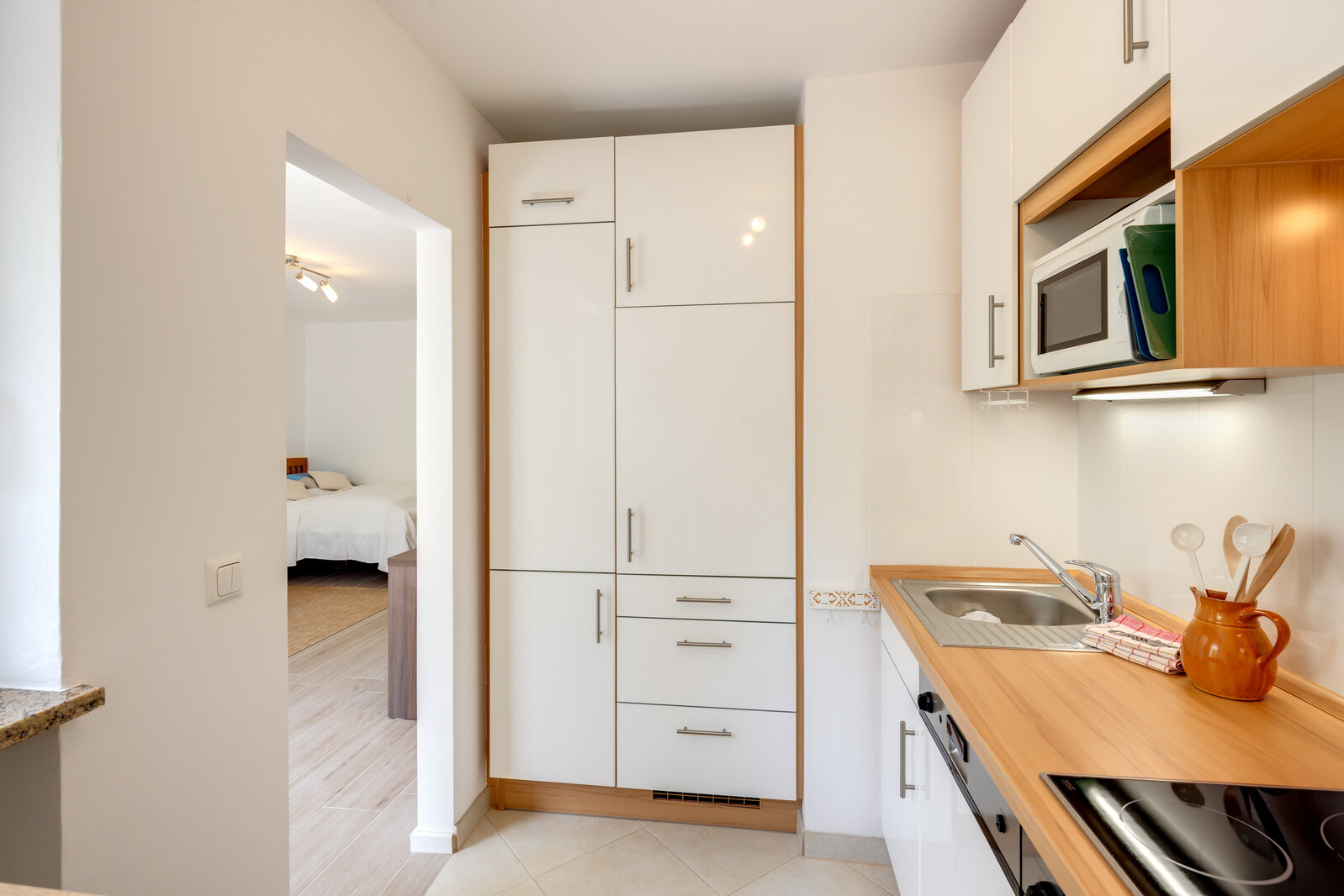 Central, spacious 1-room apartment for rent - Photo 5