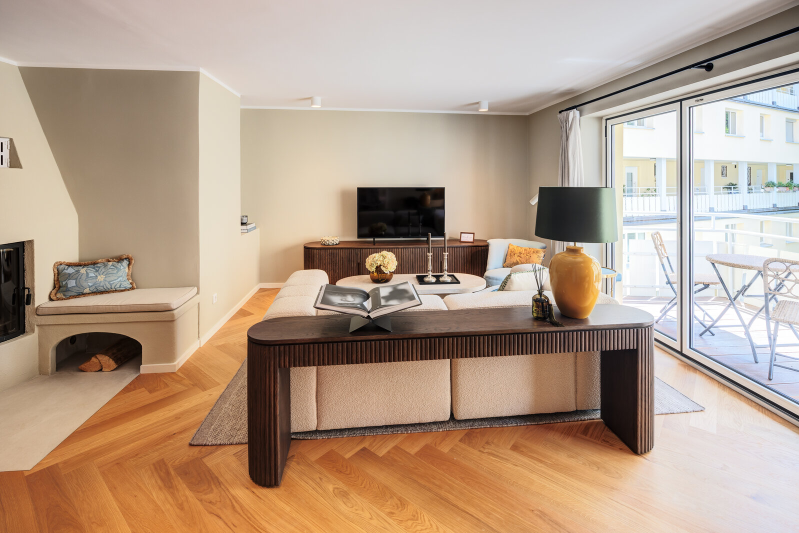 Stylish and luxuriously renovated 2-room apartment for rent - Photo 3