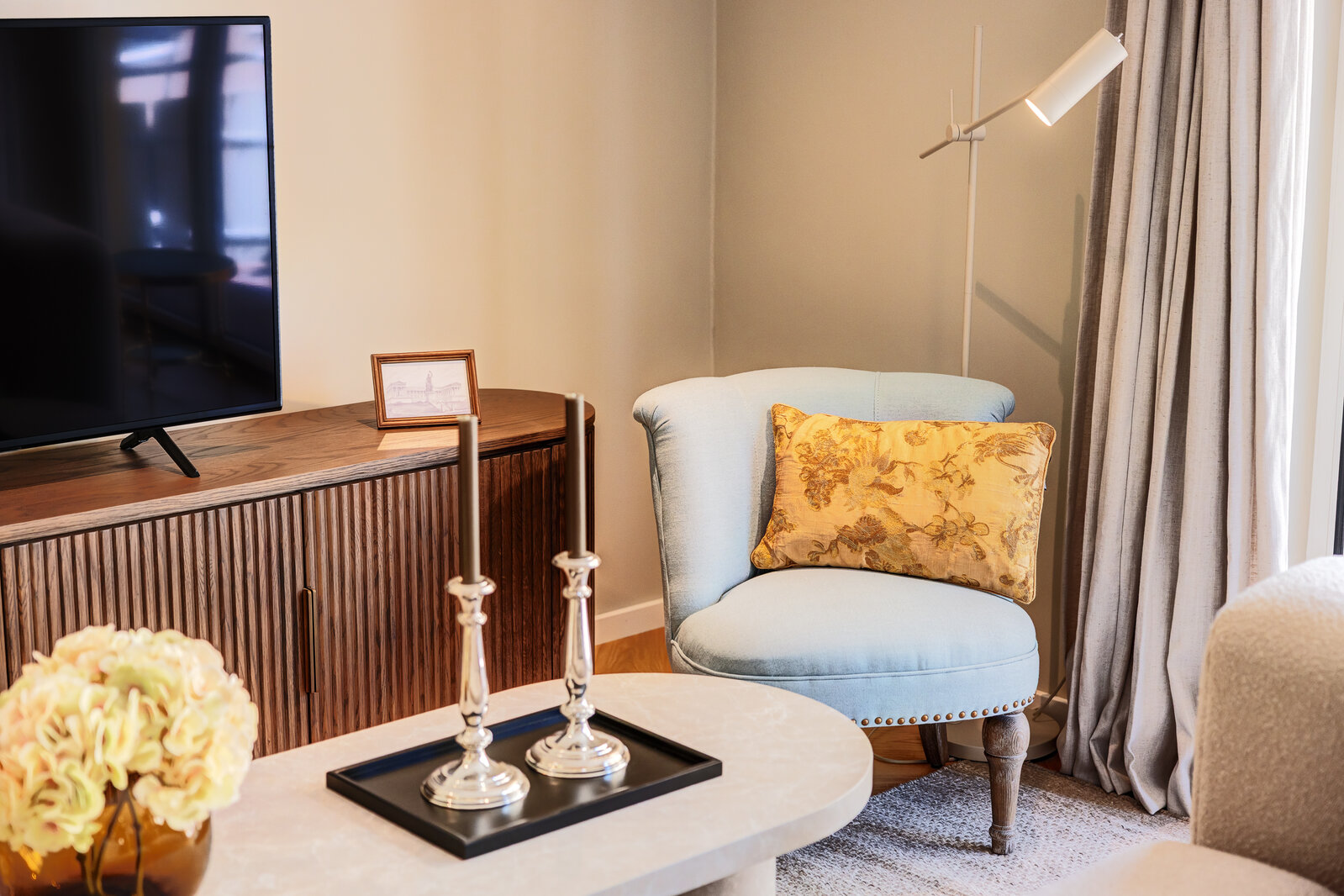 Stylish and luxuriously renovated 2-room apartment for rent - Photo 4