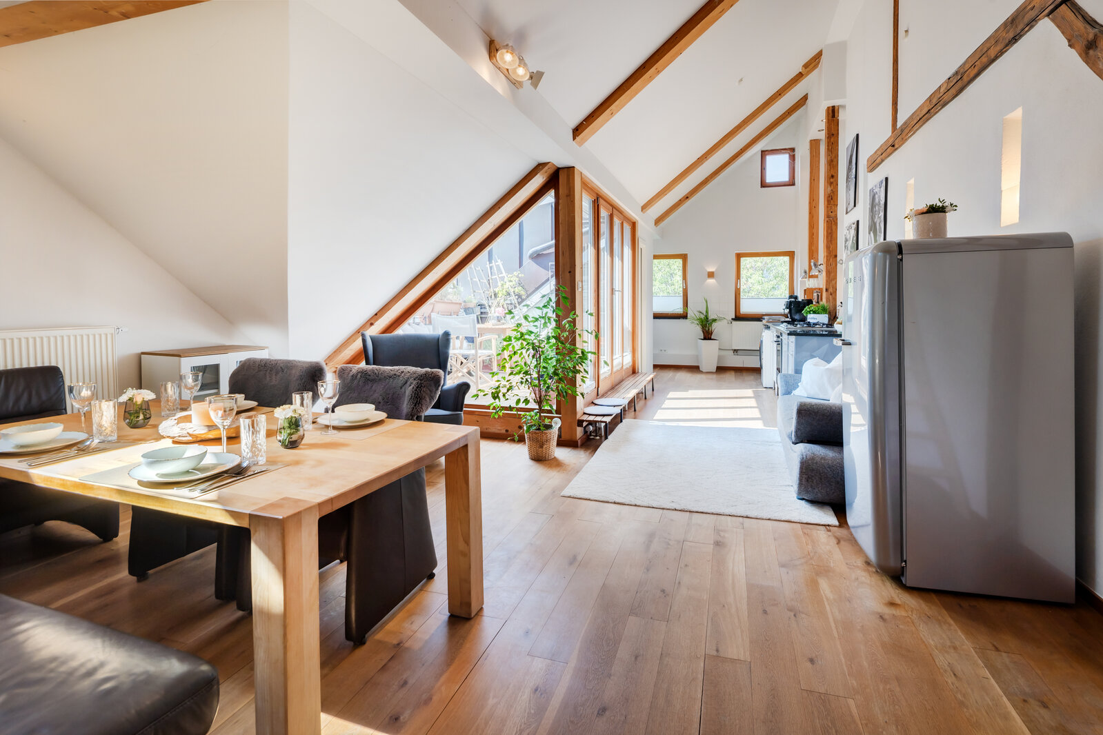 Stunning attic apartment in prime location - Photo 2