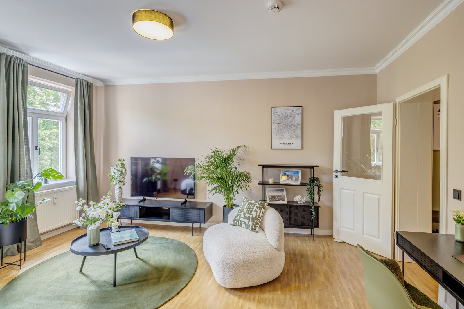 Stylishly furnished apartment with balcony for rent - Photo 4