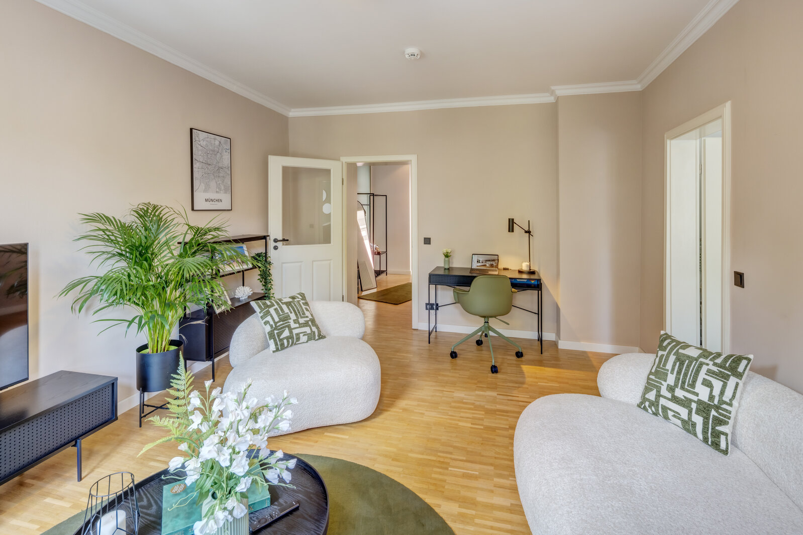 Stylishly furnished apartment with balcony for rent - Photo 5