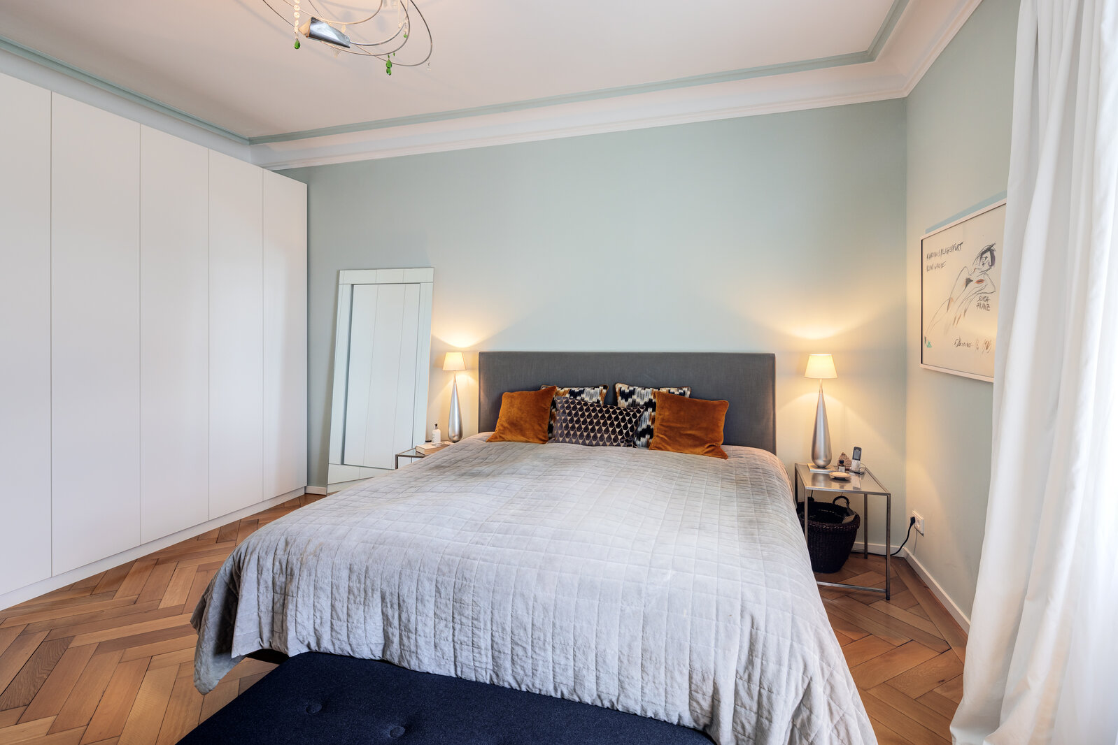 Historic apartment with unique charm - Photo 3