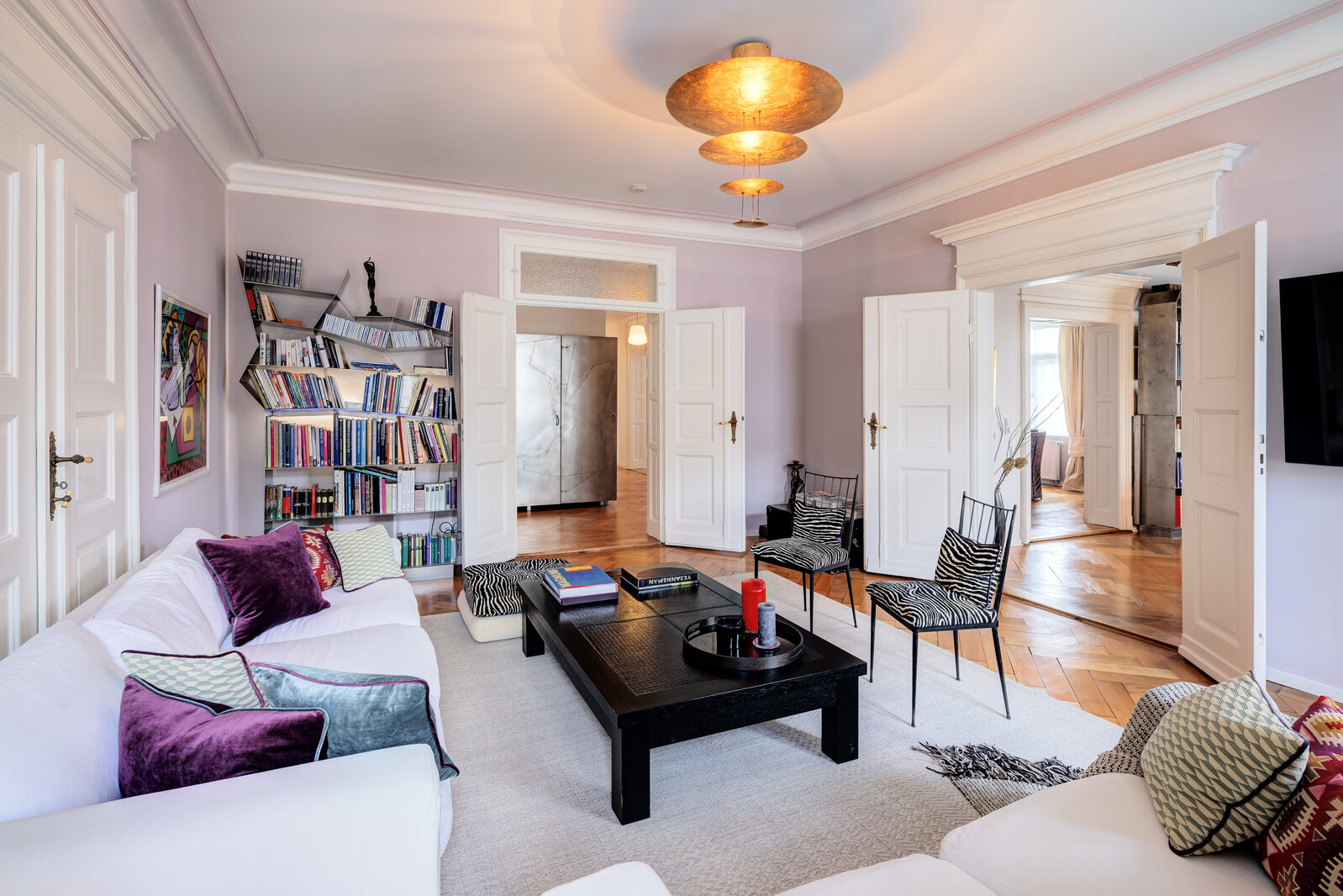 Historic apartment with unique charm - Photo 1