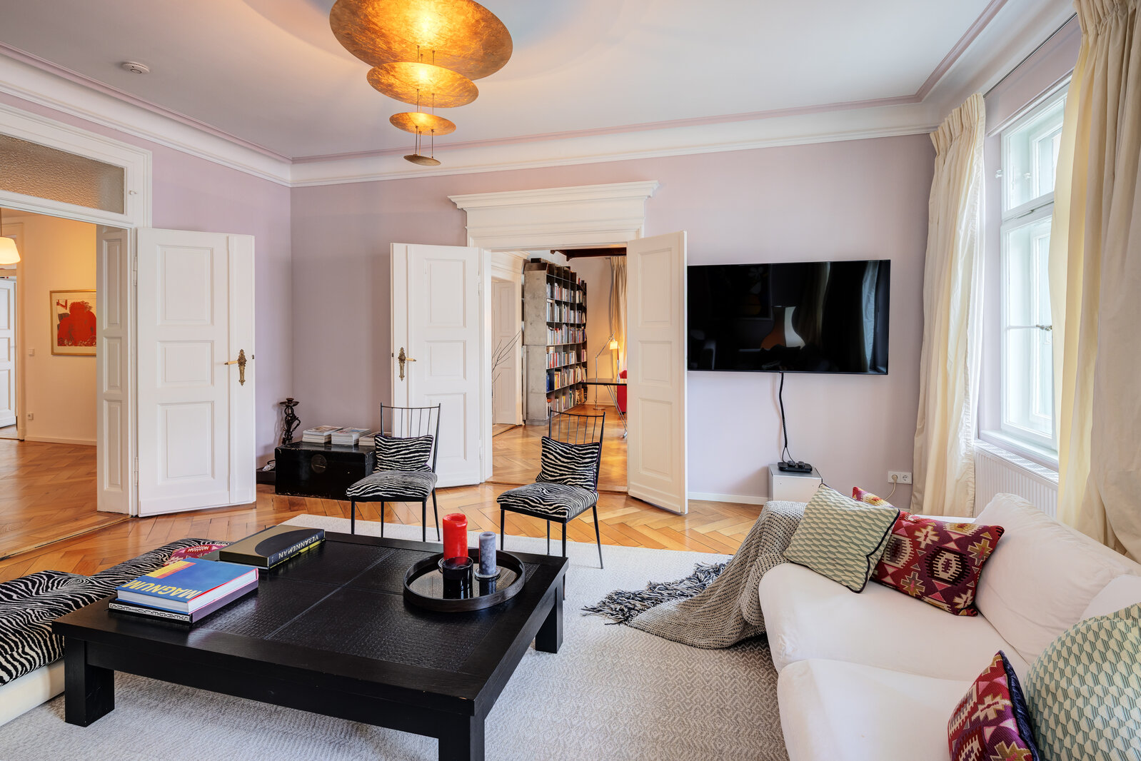 Historic apartment with unique charm - Photo 2