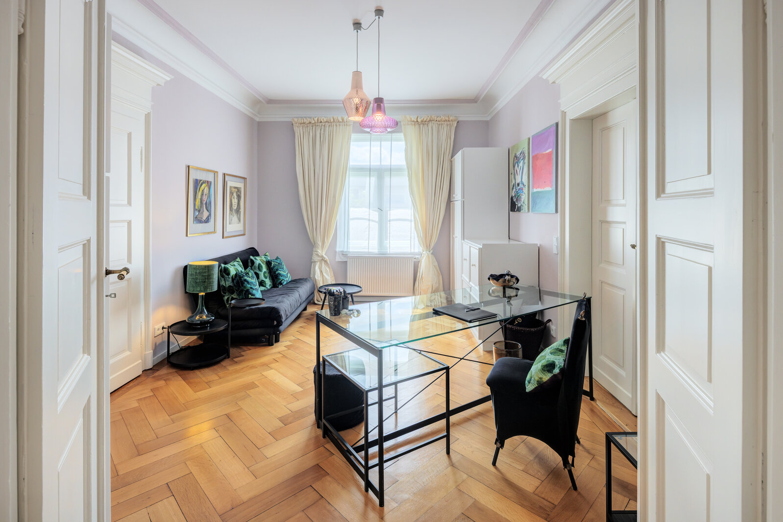 Historic apartment with unique charm - Photo 4