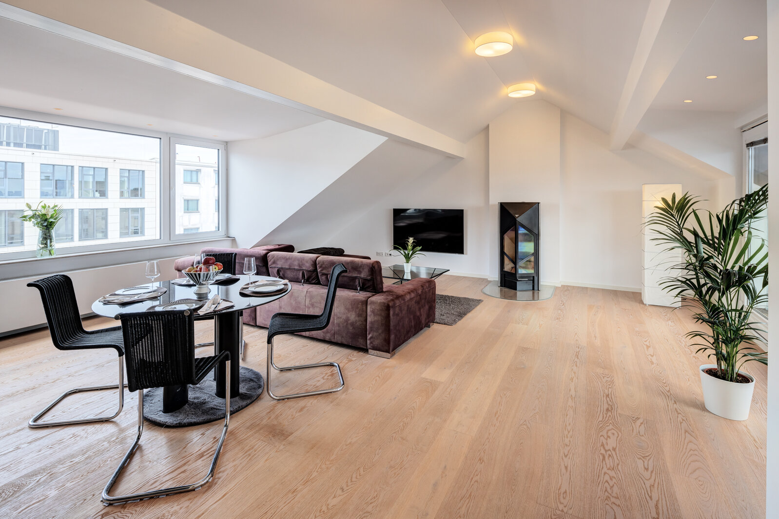 Modern attic apartment near Stiglmaierplatz for rent - Photo 2