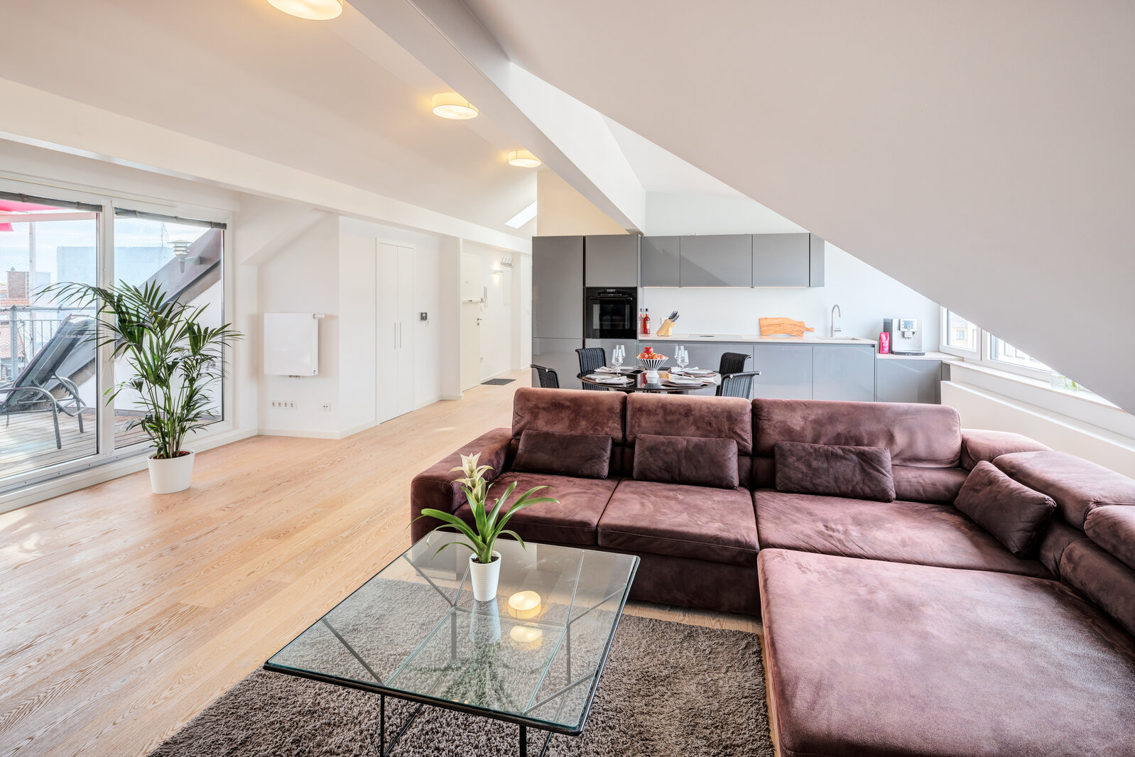 Modern attic apartment near Stiglmaierplatz for rent - Photo 3