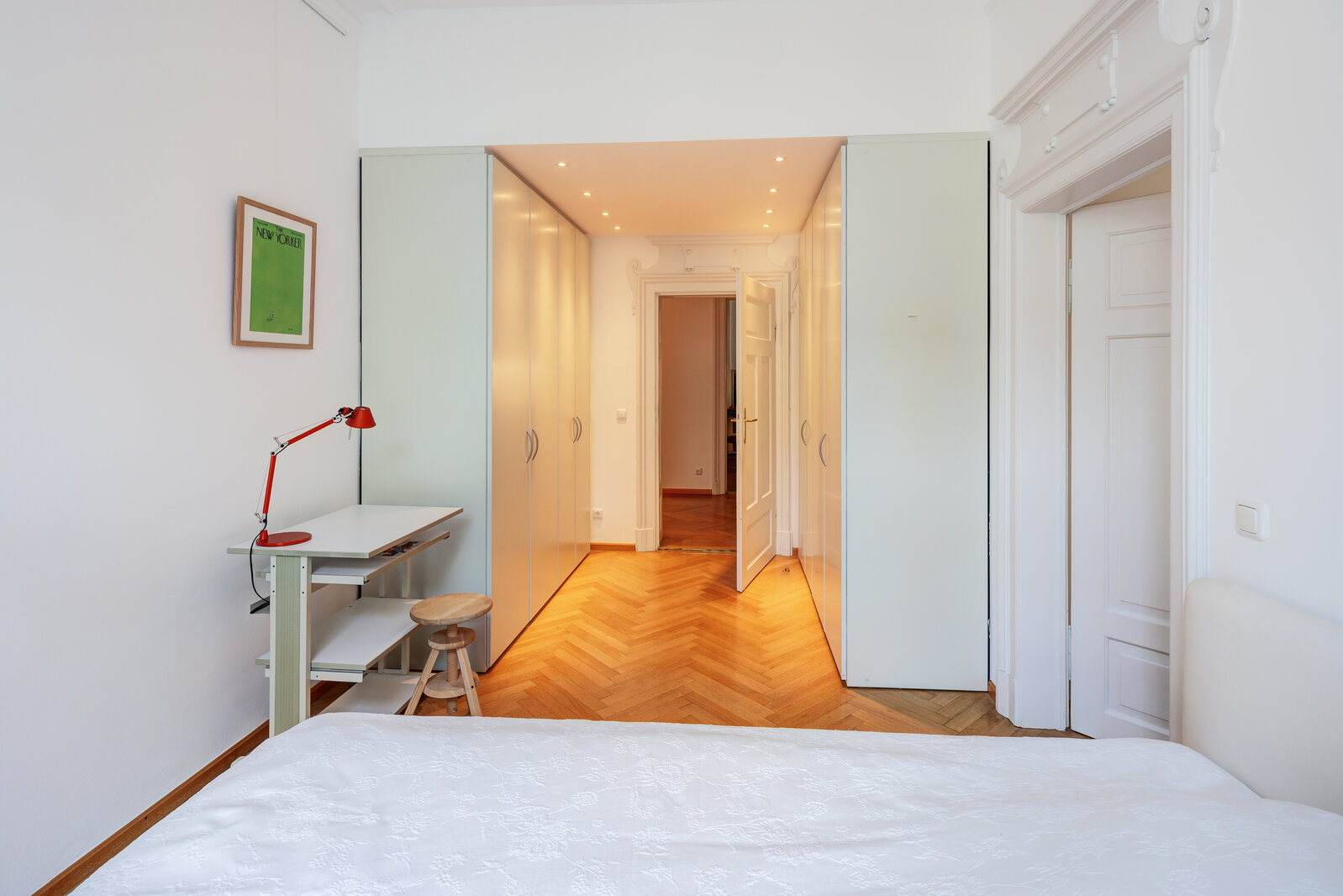 Spacious historic apartment in prime location in Lehel - Photo 4