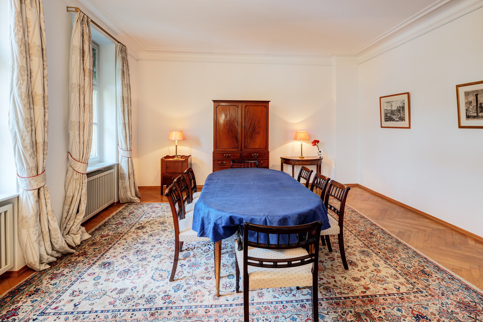 Spacious historic apartment in prime location in Lehel - Photo 2