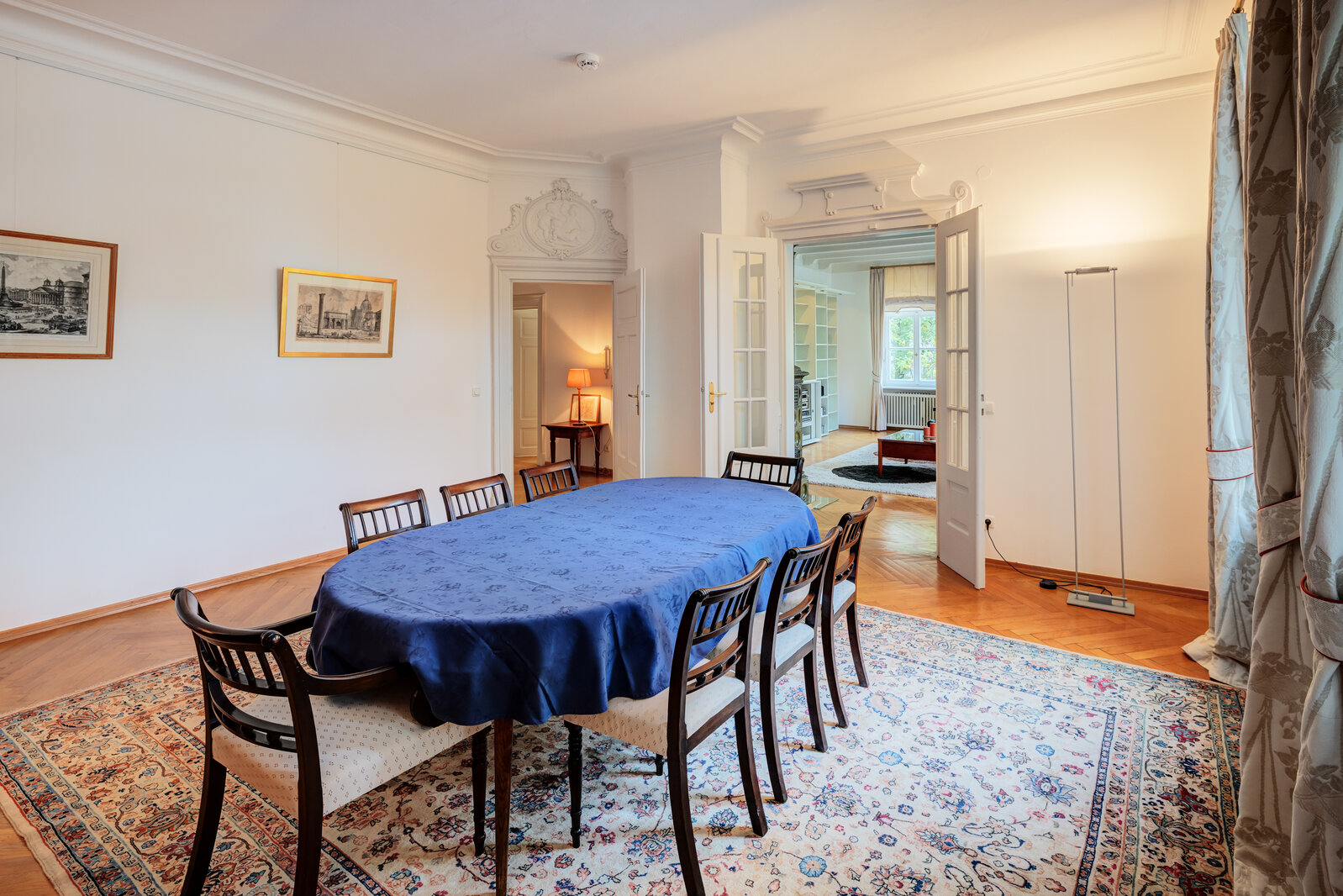 Spacious historic apartment in prime location in Lehel - Photo 1