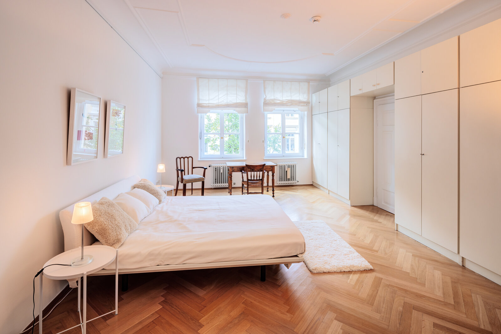 Spacious historic apartment in prime location in Lehel - Photo 5