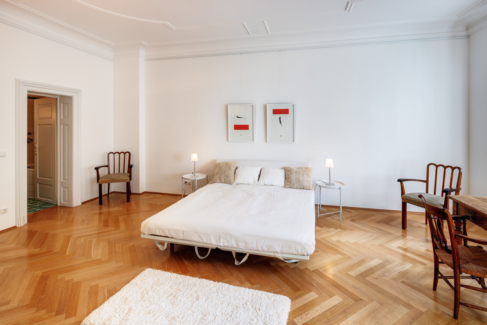 Spacious historic apartment in prime location in Lehel - Photo 3