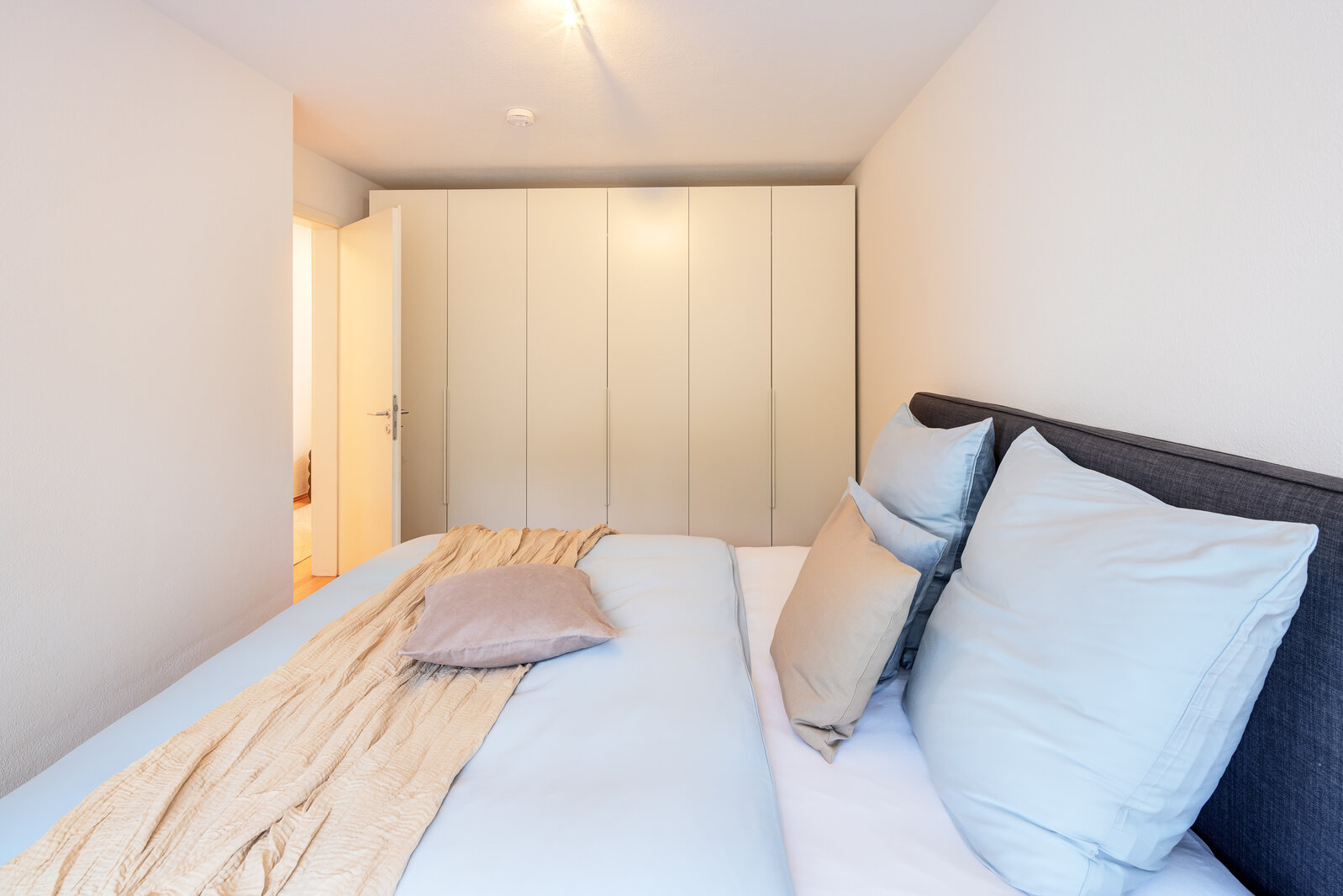 Modernly furnished 2-room apartment with quiet loggia - Foto 1