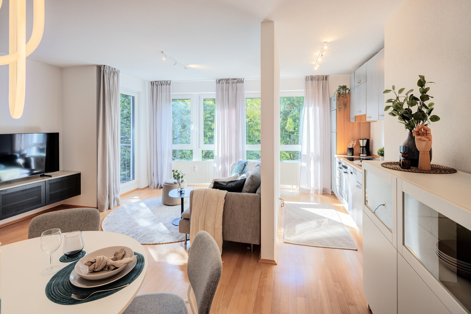 Modernly furnished 2-room apartment with quiet loggia - Foto 5