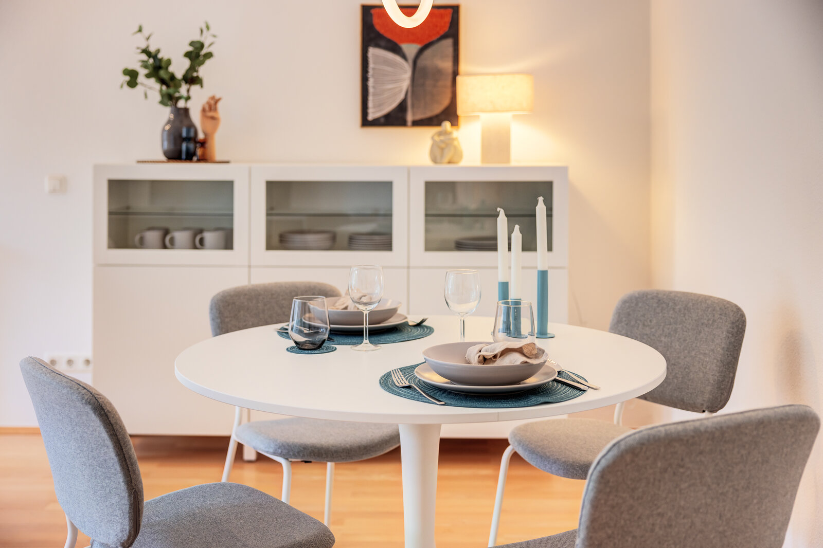 Modernly furnished 2-room apartment with quiet loggia - Foto 2