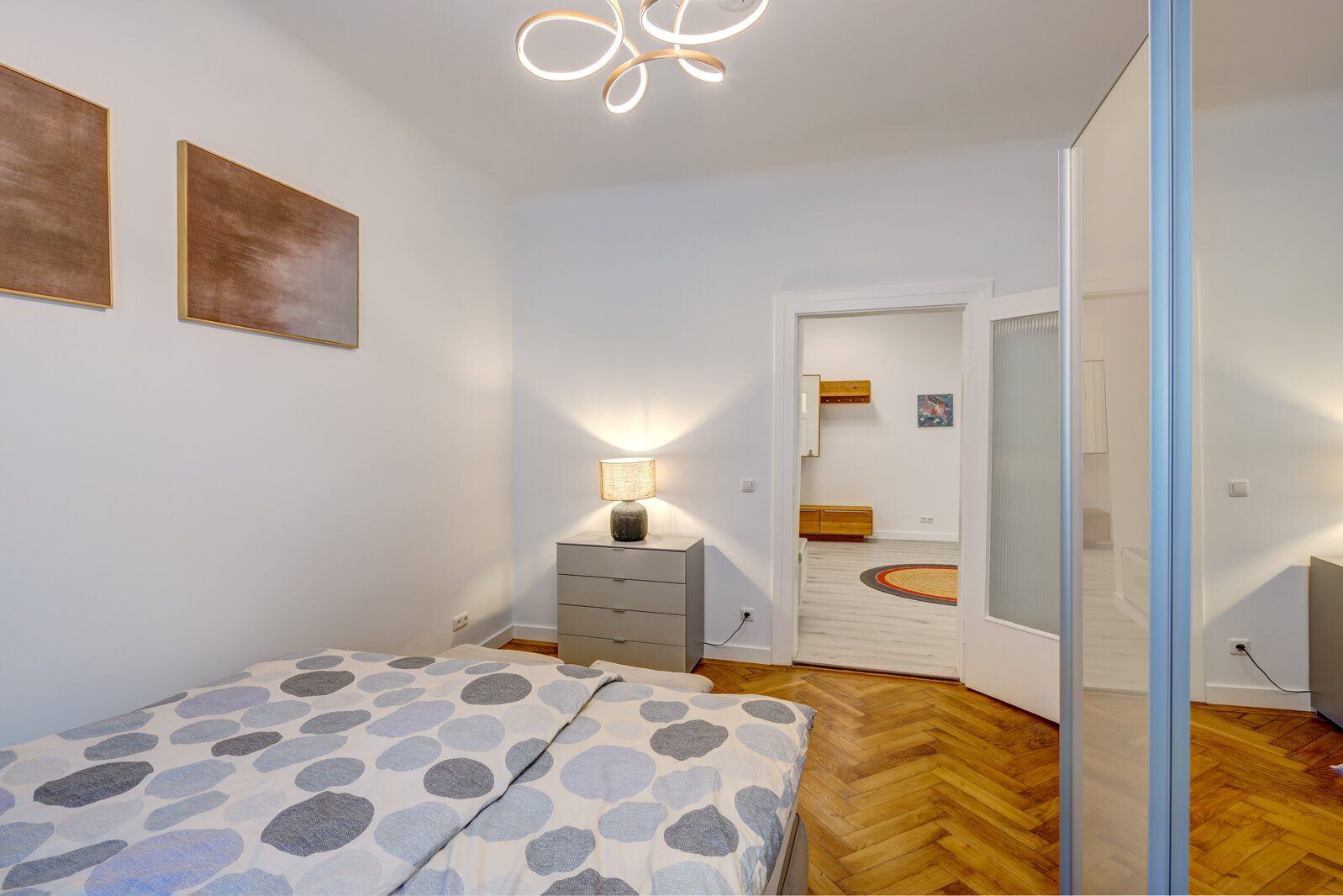 Central location: first occupancy, newly furnished - Photo 5