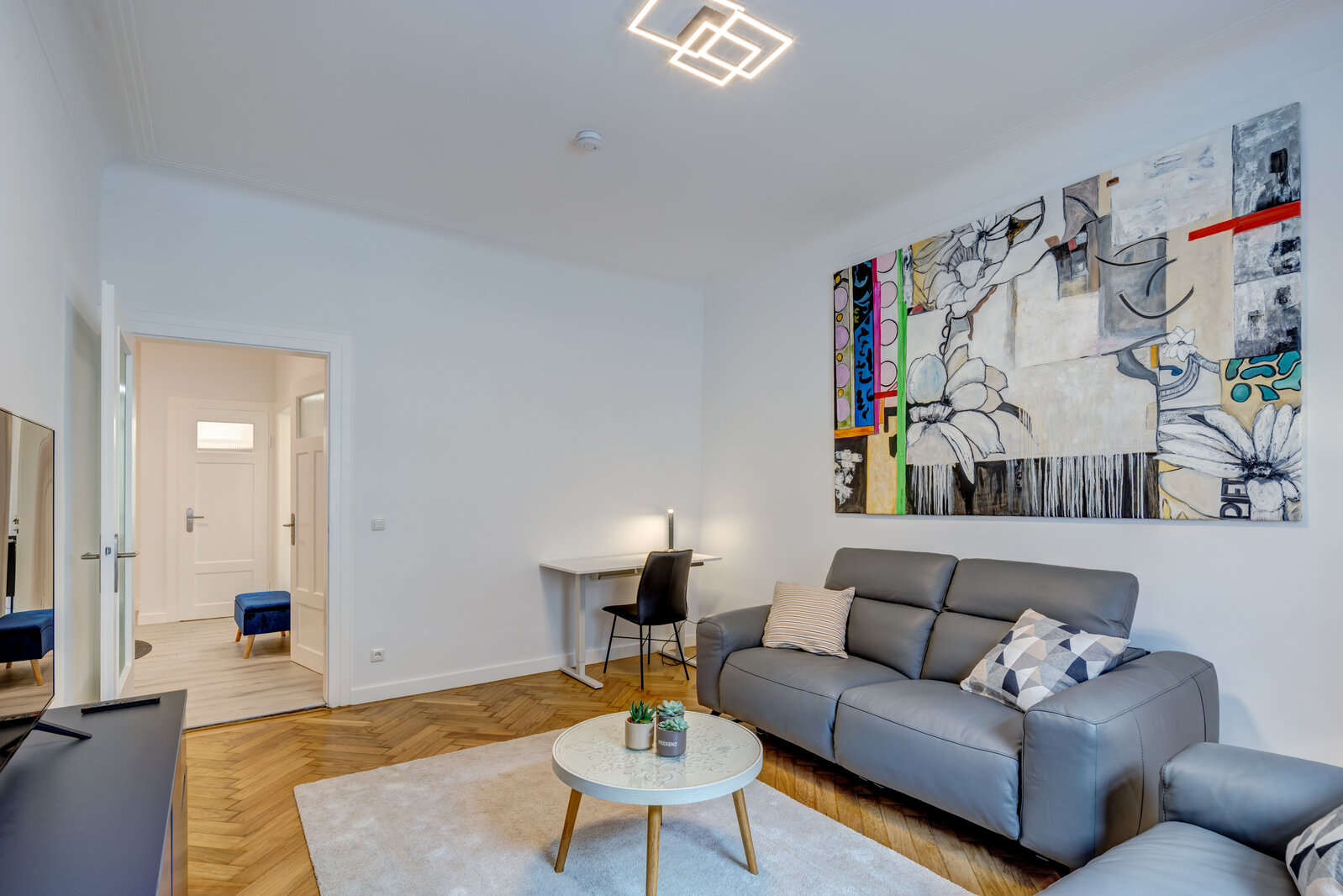 Central location: first occupancy, newly furnished - Photo 3