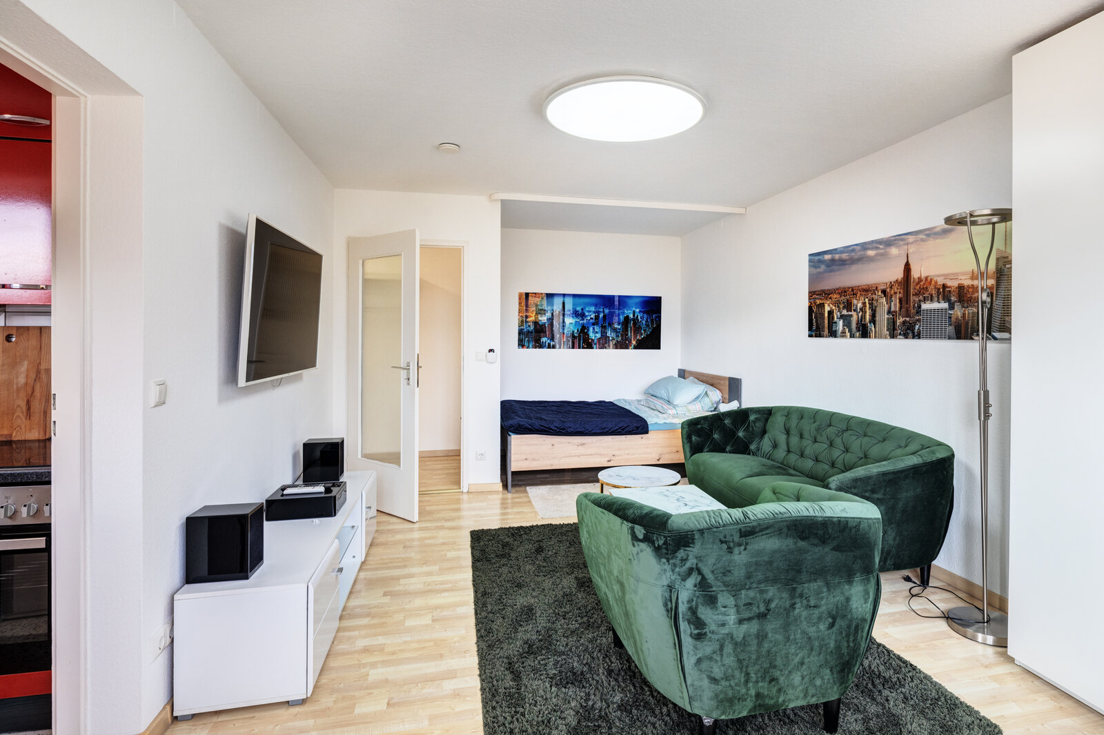 Beautiful 1-room apartment with separate kitchen - Photo 2