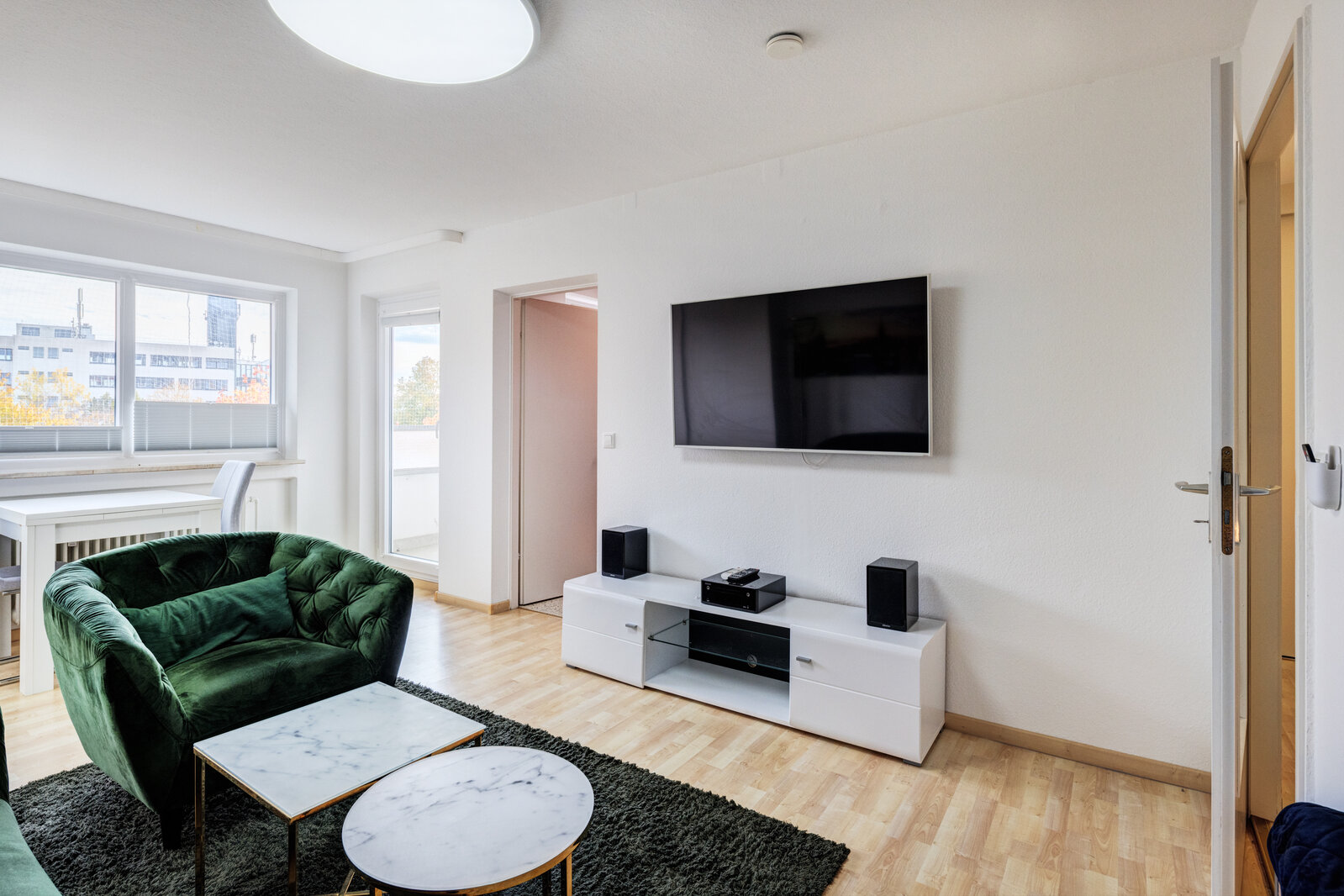 Beautiful 1-room apartment with separate kitchen - Photo 1