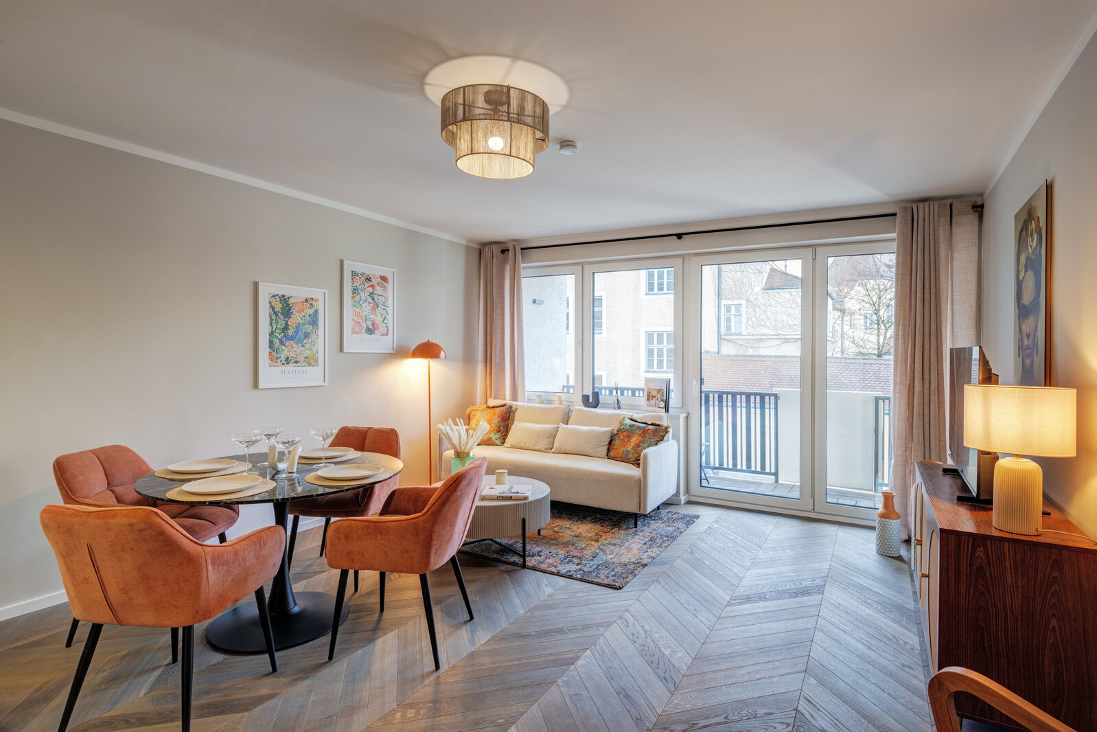 Urban living - cozy apartment for rent in upscale neighborhood - Photo 3