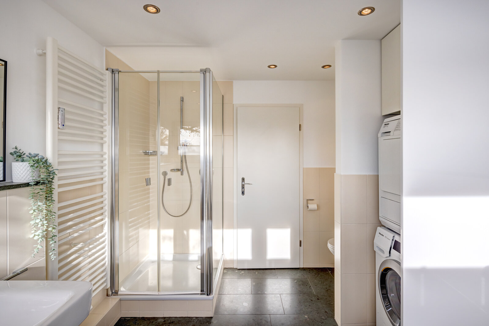 High-quality apartment in the covented Herzogpark area - Photo 3