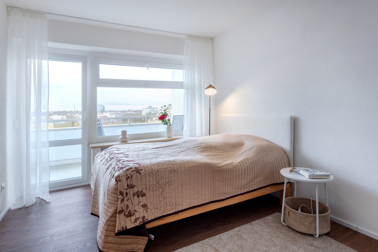 Hoch hinaus: Wohnen mit Weitblick im 8. OG. - Foto 1