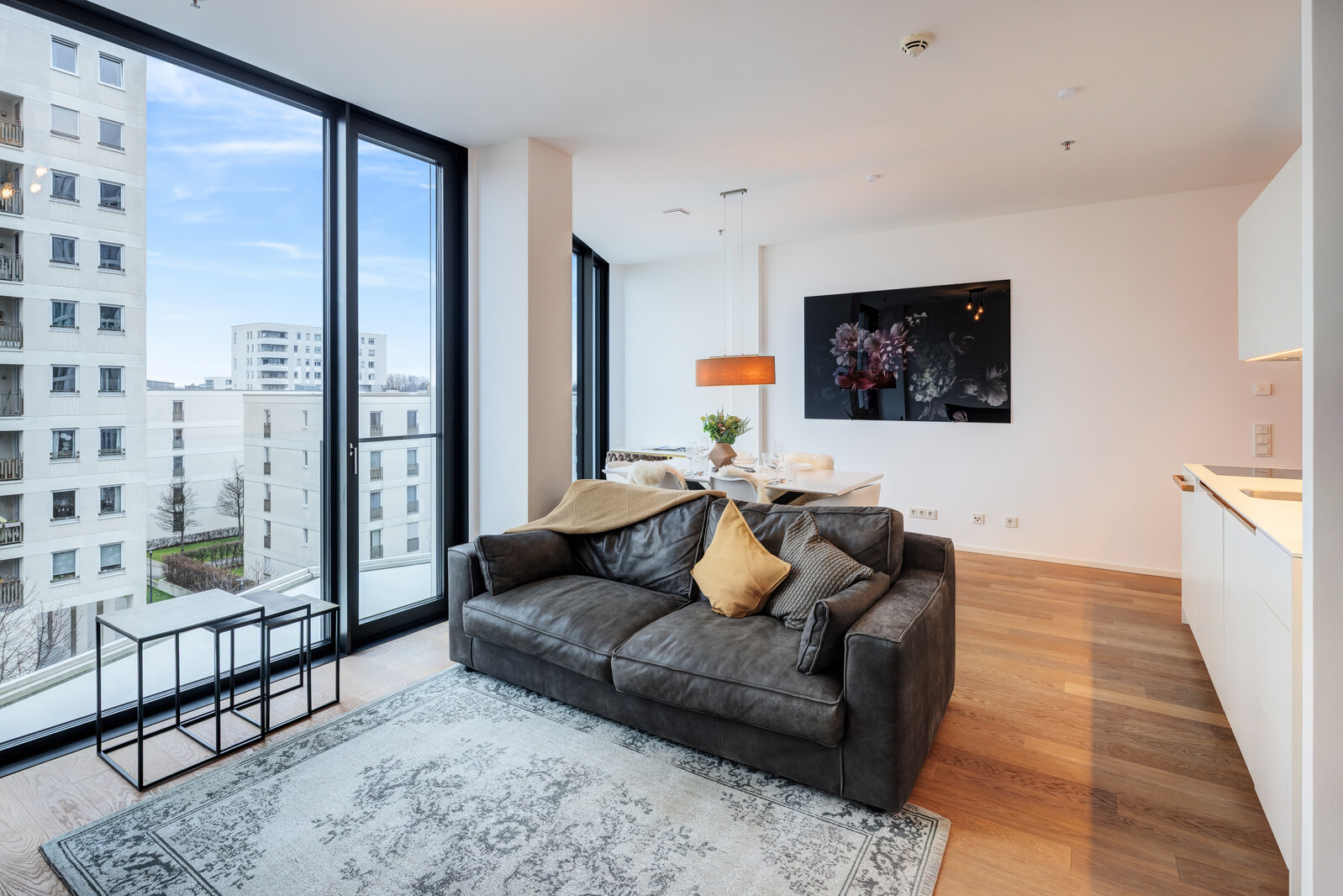 Friends Tower Living with private roof-top - Photo 2