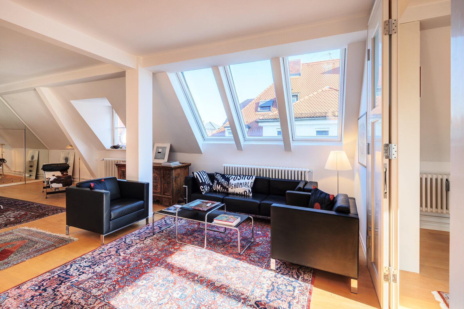 Exclusive attic apartment for rent in prime location - Photo 4