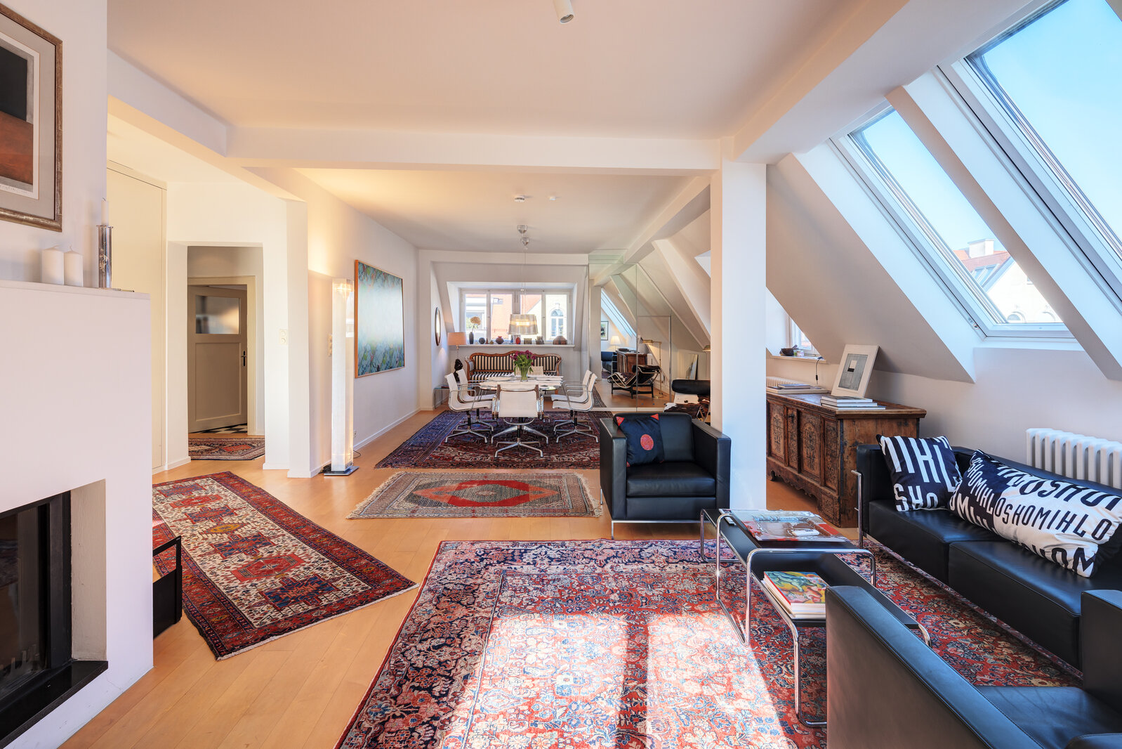 Exclusive attic apartment for rent in prime location - Photo 2