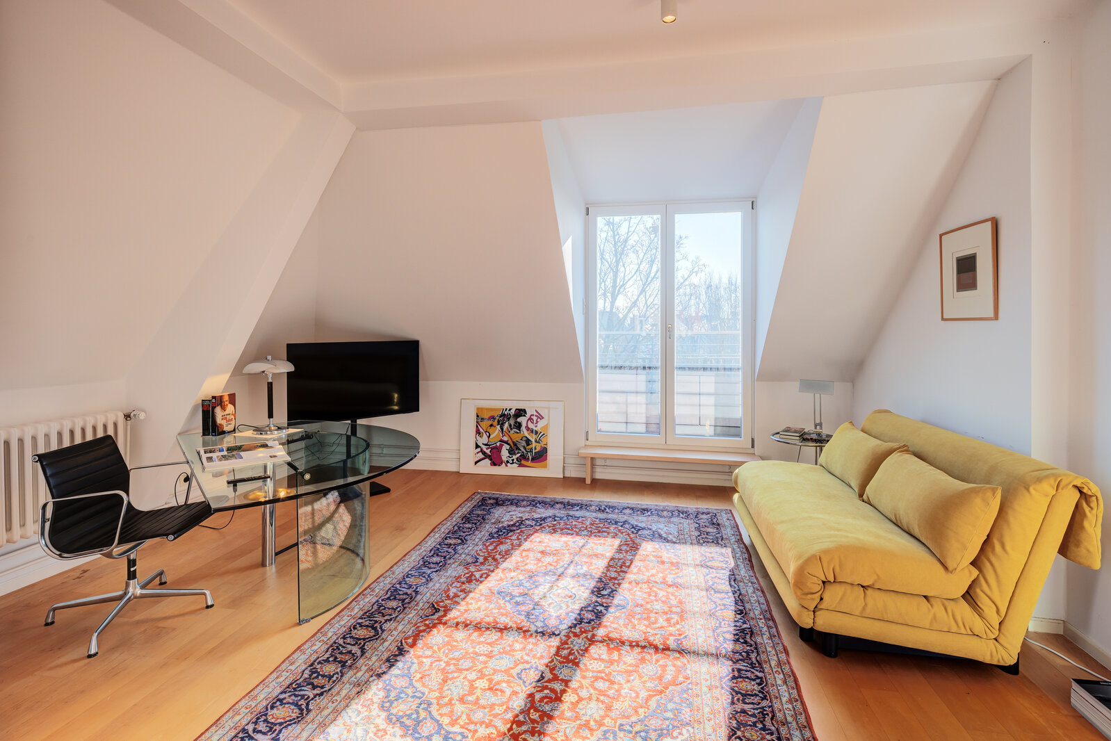 Exclusive attic apartment for rent in prime location - Photo 1