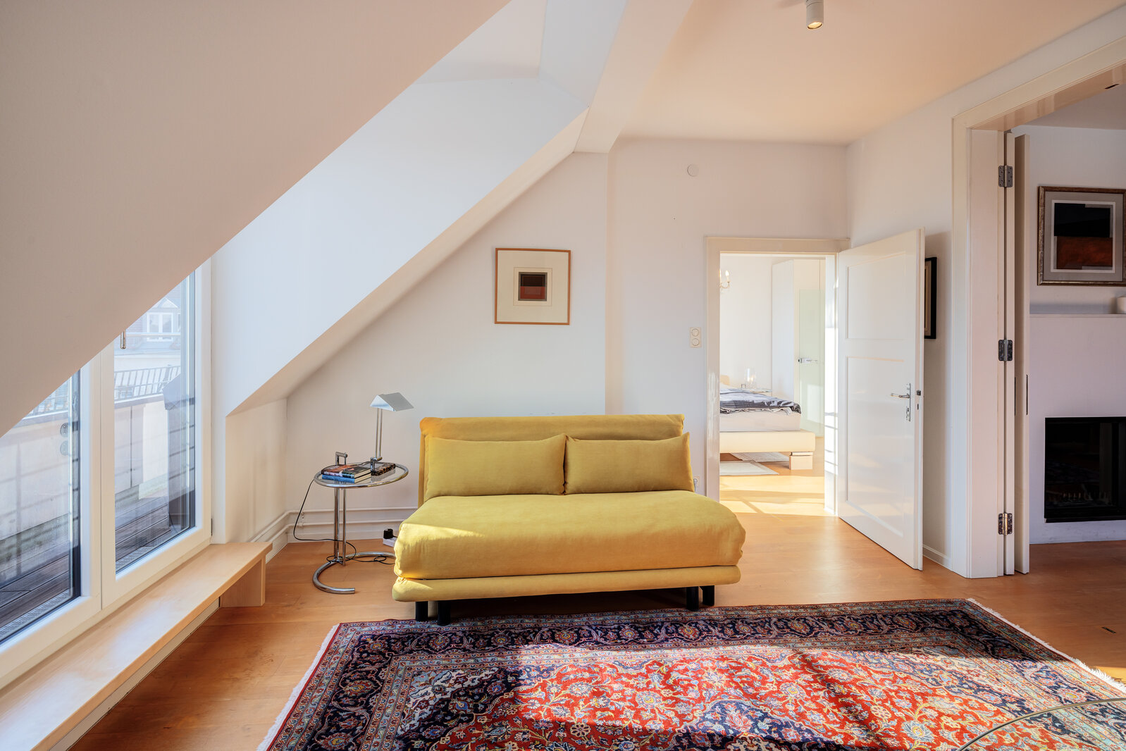 Exclusive attic apartment for rent in prime location - Photo 3